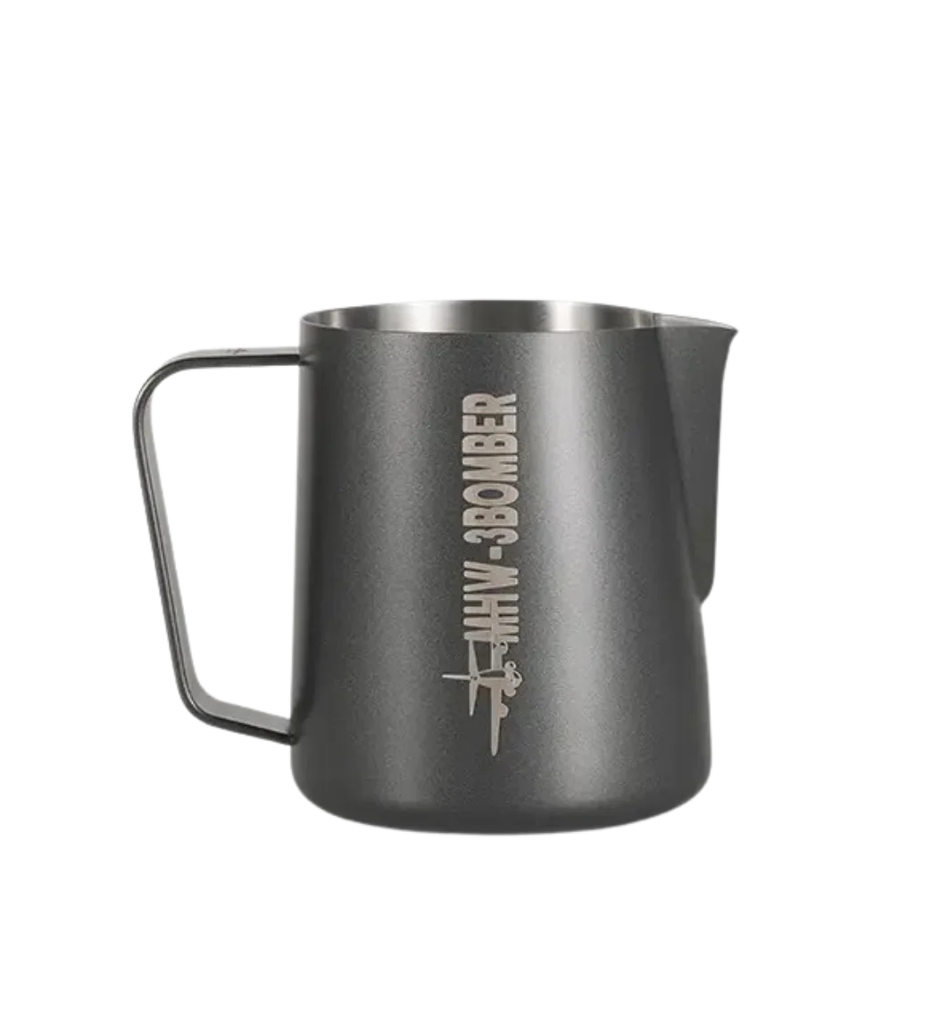 mhw-3bomber-milchkaenschen-schwarz-450ml